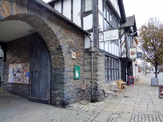 Canolfan Owain Glyndwr Centre