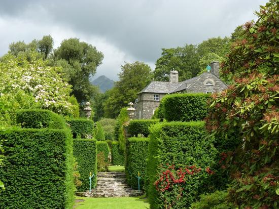 Plas Brondanw Gardens
