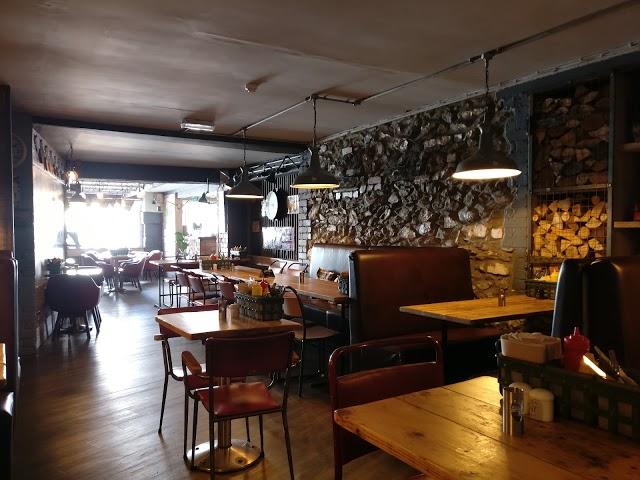 Hydeout Bar-B-Q & Smokehouse