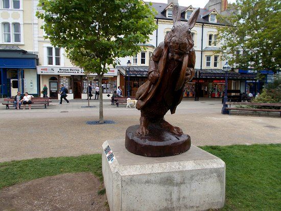 Statue of The White Rabbit