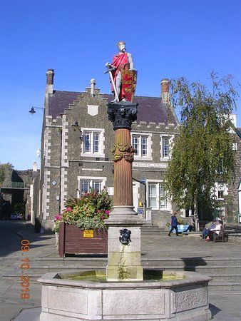 Llywelyn The Great Statue