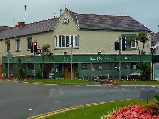Bar 236
